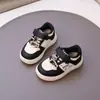 Zapatos para Niños Estilo Verano 2025 Zapatos de Patinador Moda Zapatos Blancos Sencillos Niños y Niñas Gato Lindo Comiendo Pescado Zapatos Deportivos Versátiles