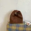 Bolsa casual nuvem com uma vibe descontraída, bolsa feminina estilo executiva, nova bolsa de mão tendência e única simples para mulheres primavera-verão 2026