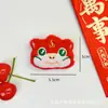 Muñeco de Peluche Bordado de León de Año Nuevo Figura de Bestia del Año Broche Decoración para Ropa Mochila Zapatos Sombrero Calcetines Bufanda Accesorios