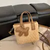 Bolso Peludo de Color Contrastante de Nicho para Mujer 2025 Nueva Moda Versátil Bolso Cruzado Peludo Muy Popular Bolso Bandolera Tipo Cubo