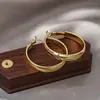 Brincos de Argola Grandes Dourados Femininos 2026 Novo Estilo Item Quente Nicho Luxo de Alto Padrão Leves Argolas de Orelha Brincos de Argola Lisos