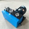La máquina enhebradora de cables de acero pretensado cuenta con una estructura robusta y está diseñada tanto para operación hacia adelante como hacia atrás, lo que la hace adecuada para operaciones de enhebrado en la construcción de puentes de carreteras y ferrocarriles.