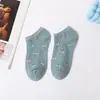 En Stock Color Sólido Primavera Corte Bajo Calcetines de Barco para Mujer Estilo Coreano Calcetines Cortos para Mujer Poliéster Algodón Calcetines Cortos Bajos Calcetines para Pies de Puesto Callejero