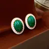 Brincos vintage de segunda mão, brincos versáteis retrô da moda para mulheres, acessórios de nicho de luxo leve, de alta qualidade e estilosos para atacado