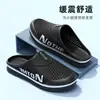 2026 novas pantufas masculinas furadas respiráveis antiderrapantes bico fechado estilo coreano anti-preguiça de um passo meio chinelo sandália sapatos da moda