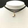 Colar Artístico Retrô Coringa Liga Metálica Feito à Mão Moda Feminina Popular Colar com Pingente de Lua Crescente Venda por Atacado