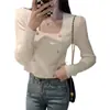 Otoño 2022 nueva moda estilo coreano cuello cuadrado cuello abierto clavícula dulce manga larga suéter de doble botonadura ropa de mujer