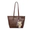 Nueva bolsa de hombro retro minimalista 2026 para mujer, gran capacidad, casual, para ir al trabajo, bolso de mano con textura tejida