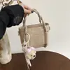 A bolsa pequena popular deste ano para mulheres, nova moda de verão de 2026, bolsa de ombro transversal, bolsa de mão tipo sacola para venda transfronteiriça