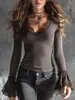 Top de punto retro con encaje y cuello en V, bestseller transfronterizo europeo y americano, con diseño acanalado, corte ajustado, mangas acampanadas, camiseta básica adelgazante de manga larga