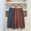 Pantalones retro de cuadros de pierna ancha para mujer, cintura elástica, corte holgado, adelgazantes, pantalones casuales versátiles, pantalones largos versátiles para mujer con estampado de cuadros