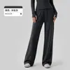 Conjunto deportivo cálido y cómodo para mujer, con un diseño ajustado que estiliza la figura, perfecto para fitness y yoga, con un tacto lujoso