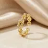 Anel moderno e popular de zircônia requintado e ultrabrilhante para mulheres, luxo leve com um toque de alta qualidade, anel aberto ajustável, banhado a ouro real