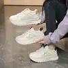 Zapatillas para estudiantes, zapatillas de papá que aumentan la altura, zapatillas casuales, nuevo estilo de suela gruesa para personas menudas, moda de primavera 2026, con cordones versátiles