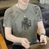 Camiseta Masculina Tendência Marca Manga Curta 2026 Nova Seda Gelada Estampada Verão Fina Gola Redonda Top Casual Camiseta Masculina