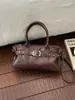 2026 Novo Modelo Bolsa de Mão Feminina Grande Capacidade Bolsa Tote para o Dia a Dia Bolsa de Ombro Estilo Biker Retrô Europeu e Americano