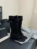 Novas Botas de Cano Curto Plataforma Veludo Slip-On Tendência de Nicho para Mulheres, Primavera/Verão 2026, com Salto Escondido de 5cm, Valorizam Figuras Baixinhas