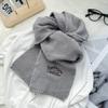 Estilo Coreano Outono e Inverno Feminino Cor Sólida Comprimento Médio Elegante Simples Versátil À Prova de Vento Quente Cachecol com Letras Bordadas Aquecedor de Pescoço para Casal