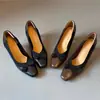Versão em Pele de Ovelha~ Sapatos de Salto Alto Baixo com Salto Grosso e Laço para Mulheres, Bico Quadrado Retrô, Versátil para o Trabalho, Sapatos de Salto Único Confortáveis e Estilosos