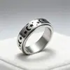 Anillo de Acero de Titanio Estrella y Luna para Mujeres y Hombres, Giratorio, Aliviador de Estrés, Gama Alta, Personalizable, Versátil, Anillos a Juego Estilo Pareja