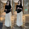 Traje de Vestir de Moda Suelto de Verano con Top sin Hombros y Falda Conjunto de Dos Piezas Adelgazante para Mujer Nuevo Estilo Francés Moderno 2025