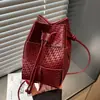 Bolso pequeño con diseño transfronterizo y patrón tejido para mujer, nuevo y moderno bolso tipo cubo de alto valor, bolso cruzado de hombro único vintage, moderno