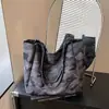 Bolsa de lona con diseño retro americano de camuflaje, estilo dulce y genial, adecuada para estudiantes universitarias, para el uso diario, ir de compras y como bolso de hombro.