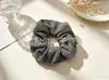 Scrunchies de Tela Estilo Vintage al por Mayor, Cintas para el Cabello Coreanas con Bordado Floral a Cuadros, Suministro para Tiendas de Accesorios, Directo de Fábrica