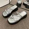 Novas Sandálias de Dedo Estilo Francês Deslumbrantes para Mulheres, Sandálias de Praia Modernas e de Alta Qualidade Estilo Fada com Solado Grosso