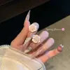 Aretes de Camelia Rosa de Té Blanco Durazno para Primavera Temprana para Mujer Diseño de Nicho Sensación de Alta Gama Únicos Hermosos Clavos para Orejas