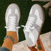 Zapatos Casuales de Mujer Estilo Alemán Nuevos Primavera y Verano, Zapatos Planos Blancos Slip-On de Moda para Mujer al por Mayor