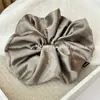 Scrunchie de Cetim Preguiçoso Estilo Coreano com Estampa Floral, Prendedor de Cabelo de Alta Qualidade, Acessório de Cabelo Moderno e Versátil