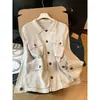 Nueva y moderna y versátil sobrecamisa de longitud media color blanco roto para mujer, de corte holgado y ligera, perfecta para el otoño y que ofrece protección solar.