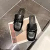 Chinelos Femininos de Verão para Exterior, Meio Cobertos, Novo Estilo de Verão 2025, Mules Femininos de Bico Quadrado Baixo, Sapatos Slip-On da Moda