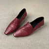 Em Estoque Emagrecedor Versátil para o Trabalho Mocassins Femininos Bico Quadrado Francês Slip-on Salto Baixo Temperamento Elegante Sapatos Pequenos de Couro