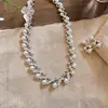 Pulsera redonda de perlas súper brillante, adornada con diamantes, un lujoso y elegante conjunto de collar y pendientes, un conjunto de joyería simple y versátil para mujer