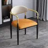 Cadeira de jantar de luxo leve para uso doméstico com encosto, mesa e cadeiras de jantar modernas minimalistas, mesa de chá e cadeiras de alta qualidade, cadeira de reunião, cadeira de luxo leve da moda
