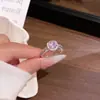 Anillo Pequeño de Cubo de Azúcar 2026 Más Vendido para Mujer, Lujo Ligero Nicho Gama Alta Exquisito Circón Anillo Abierto Ajustable para el Dedo Índice