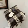 Bufanda de Cuadros Otoño e Invierno 2025 para Mujer Estilo Coreano Borlas Protección Cálida para el Cuello Bufanda Gruesa de Mohair