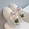 Zapatillas de dibujos animados para niñas, nuevo estilo primavera y otoño 2026, zapatos casuales versátiles y de moda para niños mayores, zapatillas deportivas de moda para niños.