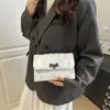 Atacado Bolsa Pequena Quadrada de Mão Estilo Retro de Luxo Leve Bolsa Feminina Outono 2025 Nova Bolsa de Ombro com Corrente Xadrez Bolsa Transversal para o Dia a Dia