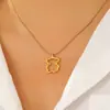 Moderna Cadena de Clavícula de Oso Estéreo de Corte Hueco de Gama Alta para Mujer Oro Real de 18K Lindo Oso Cadena de Clavícula Joyería de Acero Inoxidable