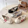 Sapatos Infantis de Couro Primavera e Outono 2026 Novo Modelo Sapatos de Princesa para Meninas Sapatos de Performance com Laço para Meninas Sapatilhas para Bebês