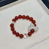 Pulsera Exquisita con Lazo Tachonado de Diamantes, Ágata Roja Natural y Cristal Blanco para Mujer, Estilo de Lujo Ligero, Delicada Joyería de Cuentas para Año Nuevo