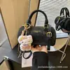 Bolso Pequeño de Mano Estilo Coreano para Mujer 2026 Nuevo Verano Moda Retro Bolso Cilíndrico de Gama Alta Versátil Bolso Cruzado