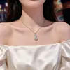 Colar com pingente de bolsa de dinheiro da sorte de cristal de luxo leve coreano e japonês em aço titânio para mulheres, simples e versátil, corrente de clavícula da moda, joia de nicho