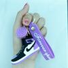 Llavero creativo nuevo de zapatos de fútbol, llavero colgante de recuerdo de juegos de fútbol de goma suave, pequeño regalo al por mayor