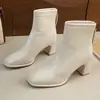 Botas Slim para Mulheres, Novo Estilo Outono e Inverno 2026, Elegantes Versáteis Retrô de Cano Curto, Botas Individuais Femininas com Bico Quadrado e Salto Bloco
