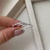 Anel Geométrico Fino de Círculo Colorido Estilo Coreano para Mulheres, Versátil e Estiloso, Anel Aberto Doce e Cool, Mesmo Estilo do Xiaohongshu
