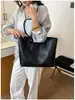 Bolsa tote grande de moda estilo coreano para mulheres, novo modelo 2026, bolsa de ombro casual simples para trabalho e deslocamento, bolsa versátil para mulheres